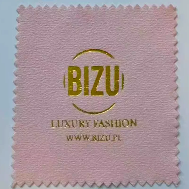 

1500 шт. с индивидуальным логотипом, 8x8 см, золотистые, серебристые, с эффектом алмазной полировки, полиэтиленовые пакеты, салфетки из микрофибры для чистки ювелирных изделий, замша из микрофибры