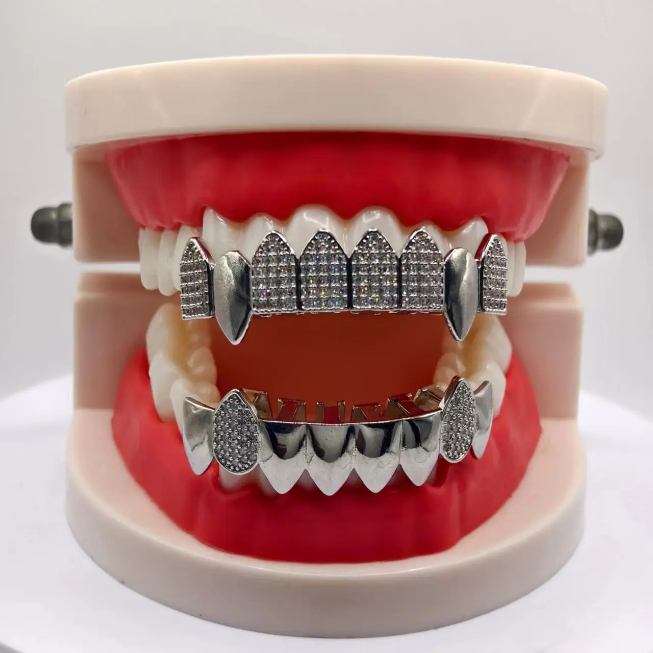 Hip Hop Vampire Fangs Grillz Iced Out Diamond Top Bottom Teeth Set Gold Silver Rapper Halloween Cosplay Grills for Women Men