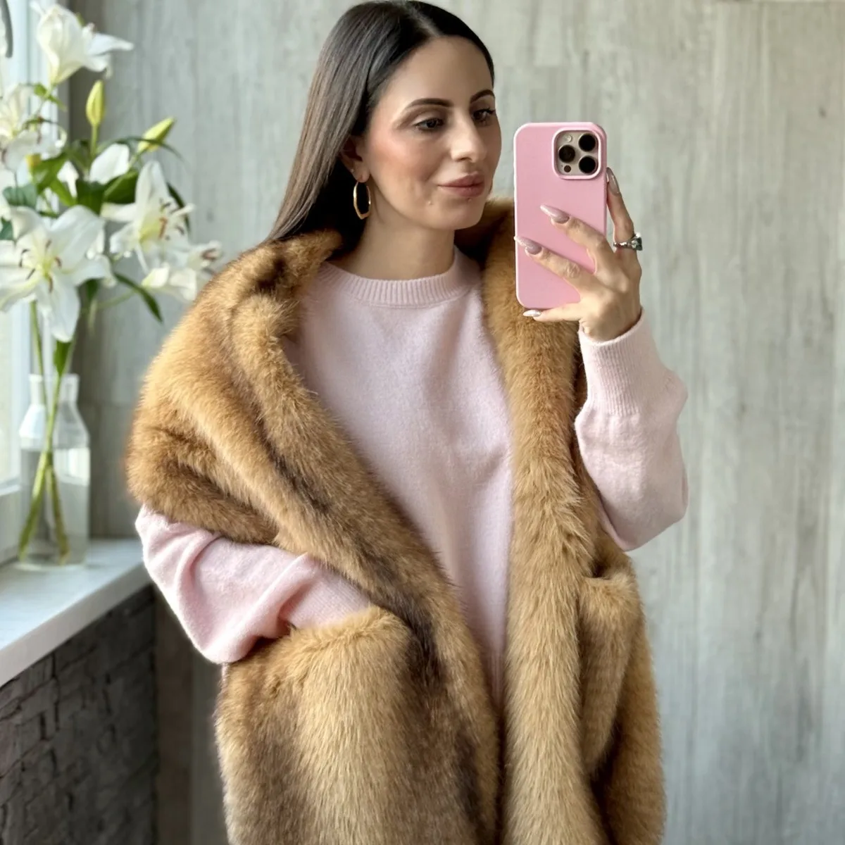 Women's Oversized Gradient Brown Faux Fur Scarf Vintage Long Fluffy Warm Neck Wrap Fashion Winter Thermal Statement Accessory