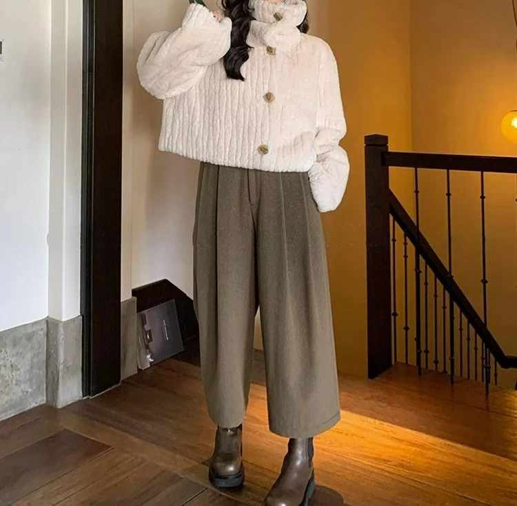 2025 Autumn and Winter New Thick Short Coat Retro Niche Stand Collar Warm Plush Coat for Women