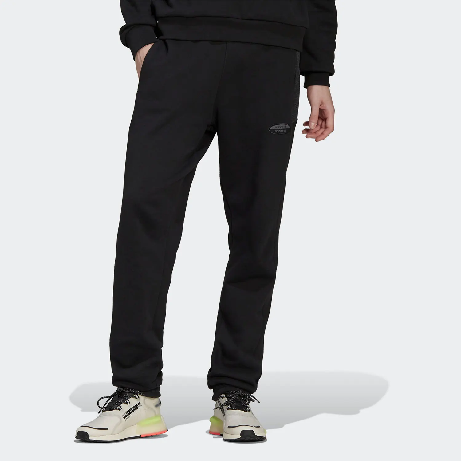 

Мужские спортивные брюки Adidas Original Originals ESSENT PANTS HC9455