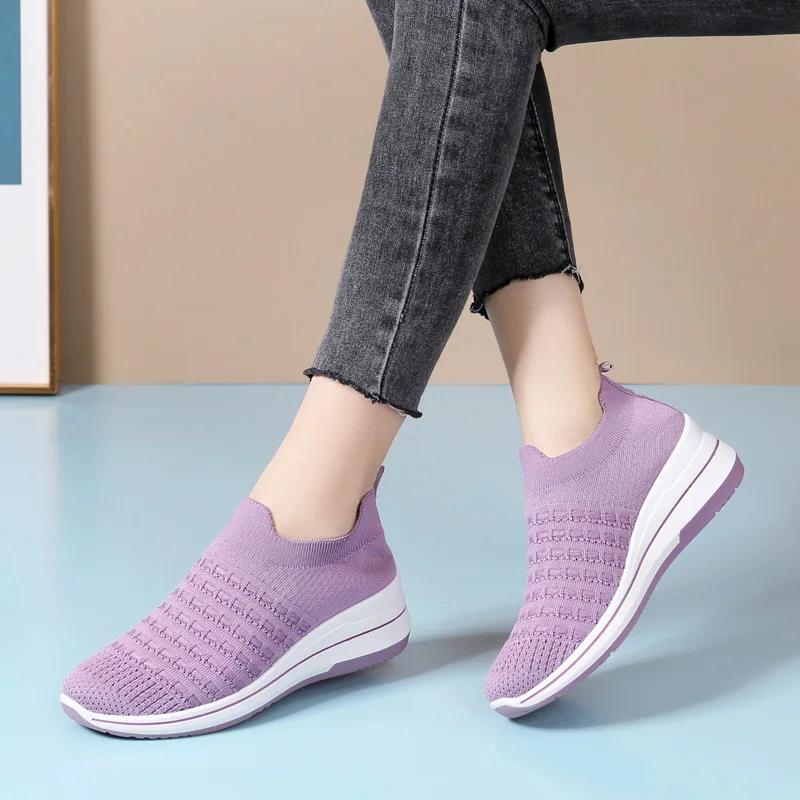 Sepatu sneakers wanita, sepatu kets kasual jala bernafas sol lembut nyaman modis 2024