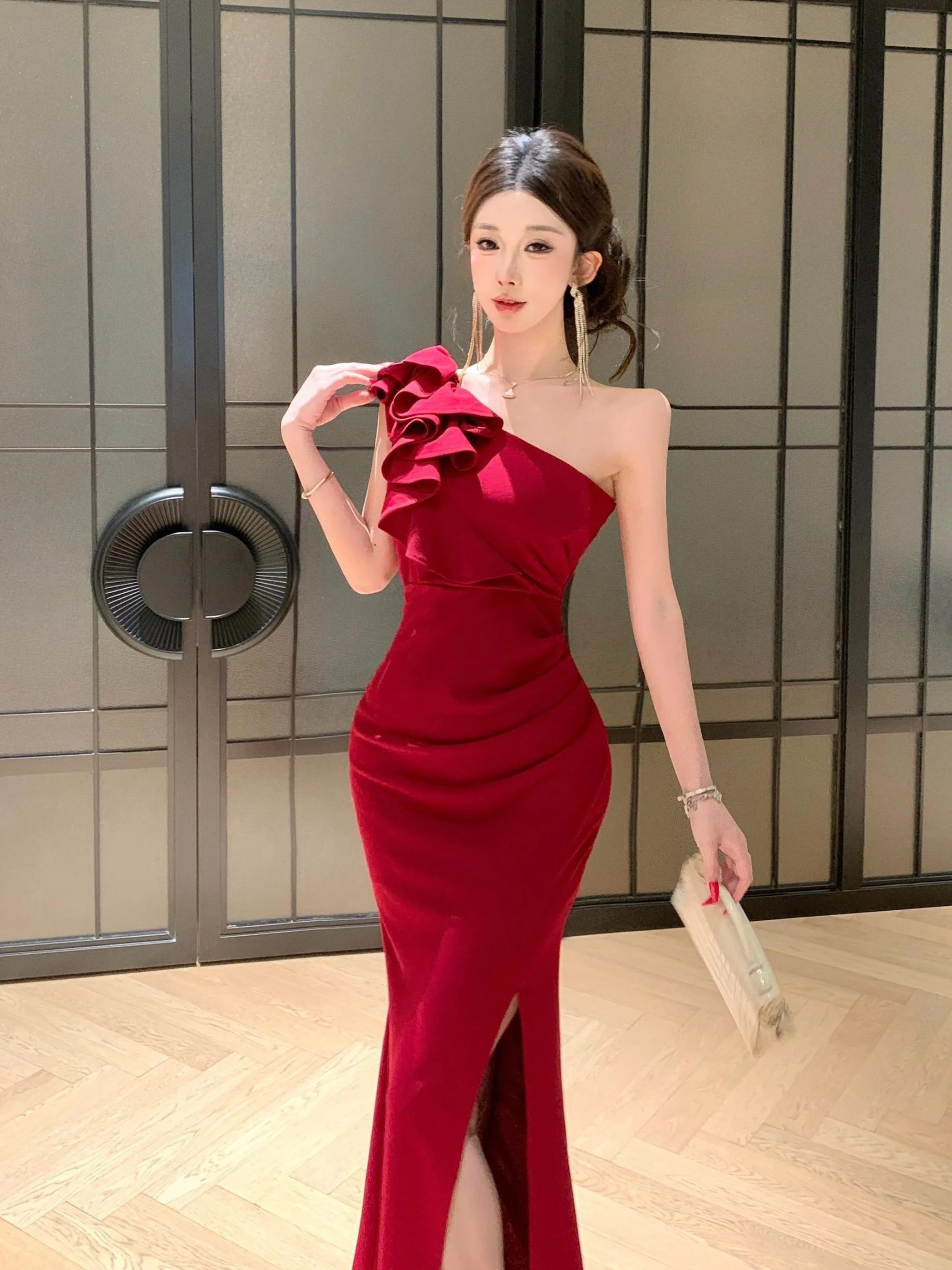 

Элегантное вечернее платье с высоким разрезом, открытыми плечами и кружевной отделкой, модное, с длинной юбкой-русалкой, для вечеринок