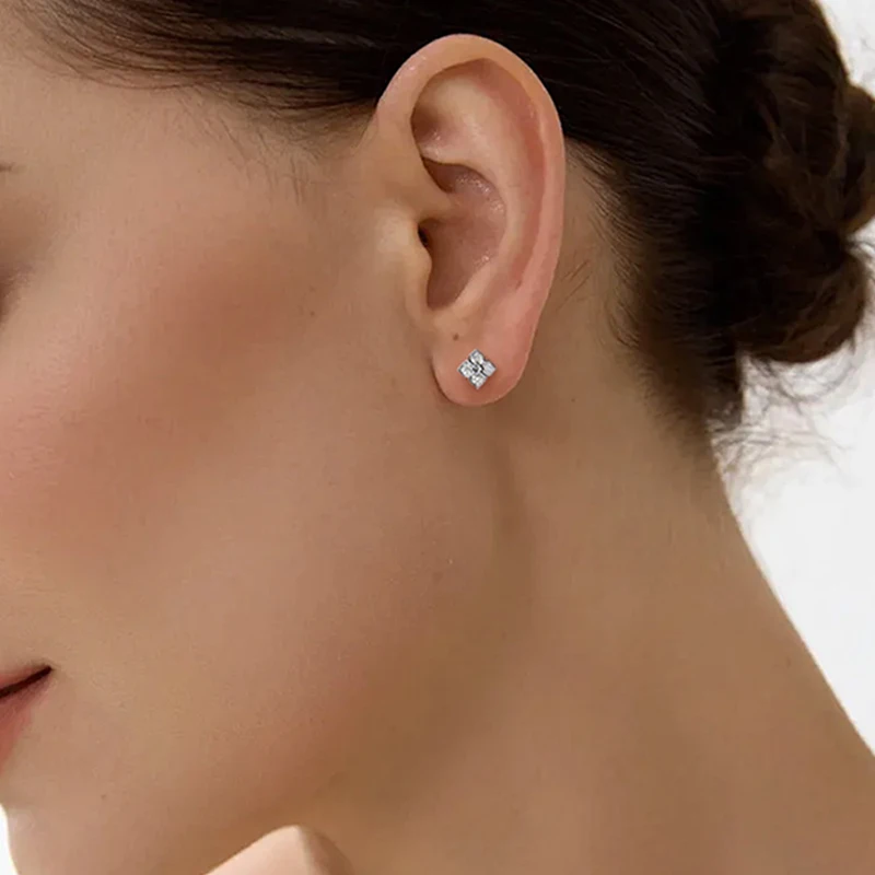 Smyoue Each 0.9mm Full Moissanite Stud Earrings for Women Flower Classic Girl Earring Lab Diamond 925 Sterling Silver Jewelry