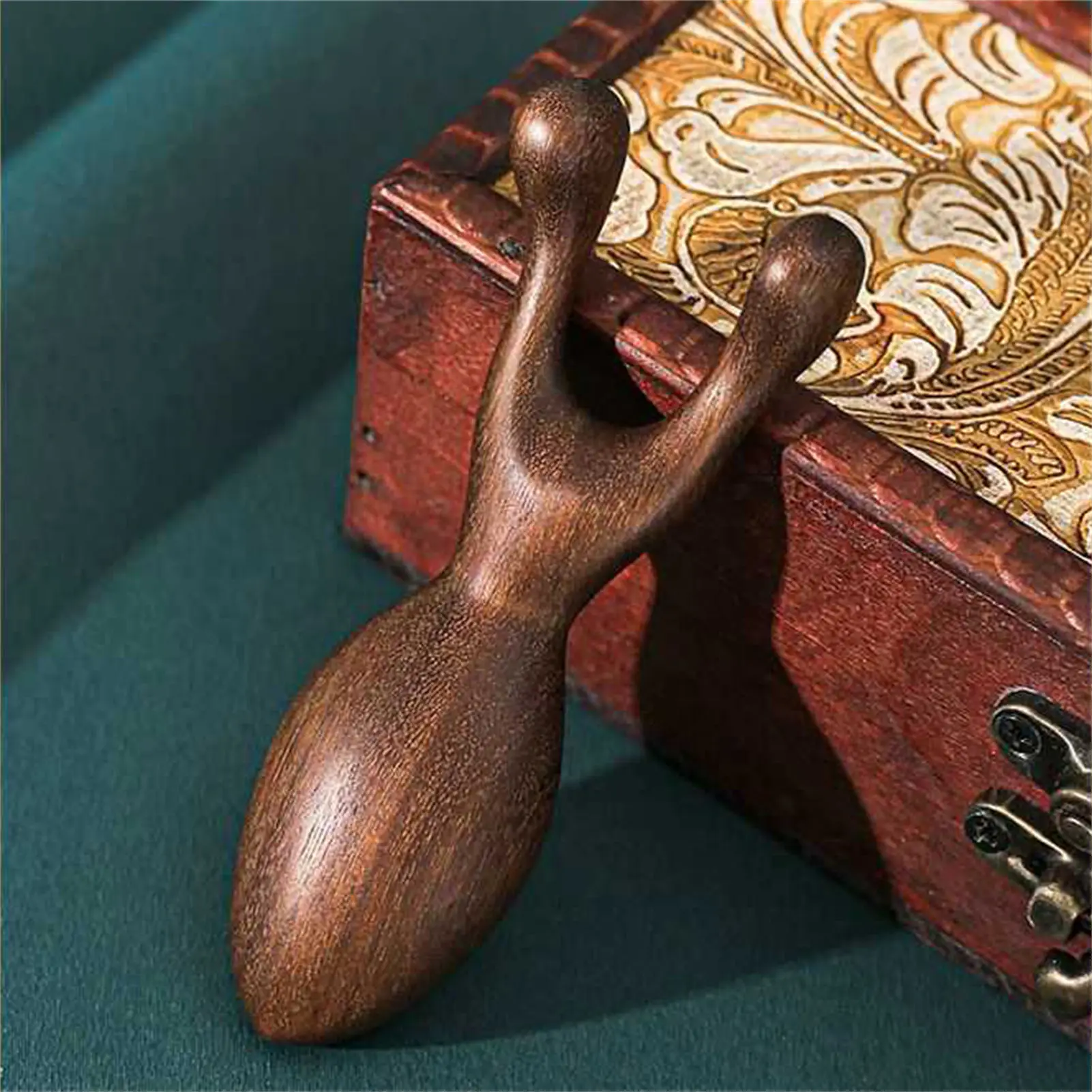 Sandalwood Scalp Massager Comb Natural Deer Horn Design for Neck Stimulation Relaxation Head Relaxing Tools