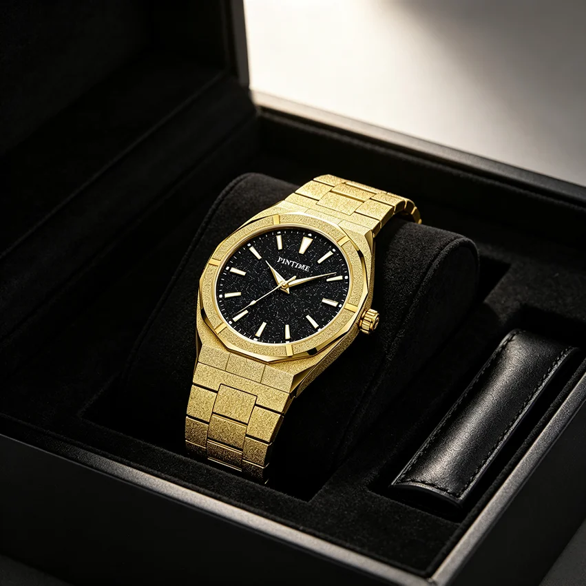 Men's Starry Frosted Quartz Watch Luxury Gentleman Fashion Waterproof Gold Watch with Silver Accessories