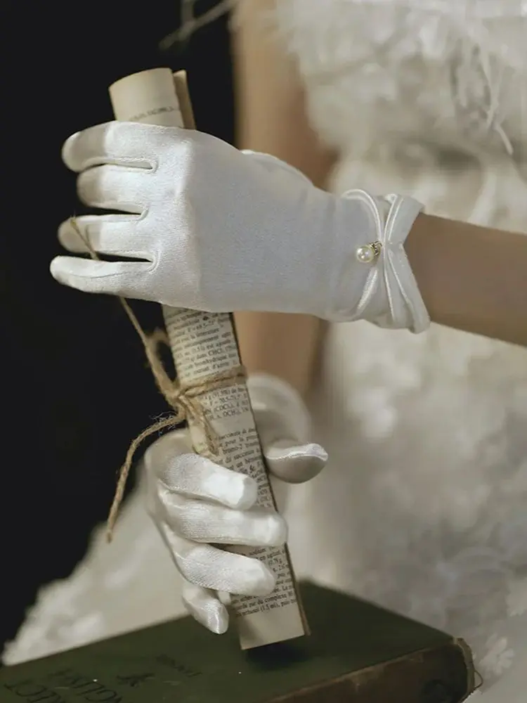 Weiße Satin-Handschuhe für Hochzeitskleider, kurze, elegante Blütenblatt-Perlen-Schleifen-Netz-Handschuhe, vielseitiges Fotozubehör, Perlen-Retro – Detail 8