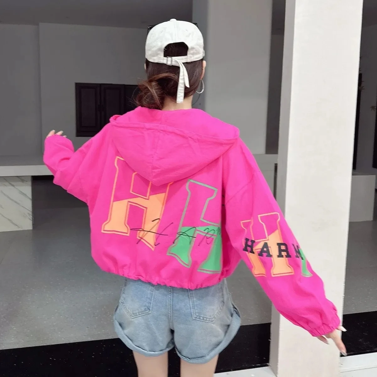 Korean style Hooded Short Sunscreen Jacket 2026 Summer New Fashion Loose age reducing Cartoon Jacket Top Women's Zipper Outwear
