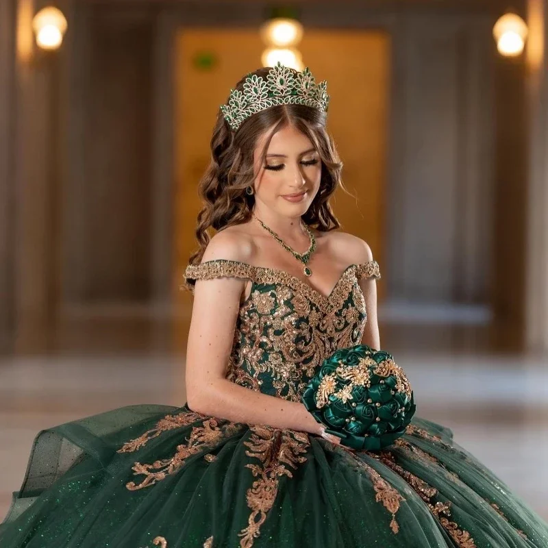 Vestidos De Quinceañera De princesa verde esmeralda, lentejuelas doradas, apliques De encaje, corsé sin hombros, dulces 16 Vestidos De 15 Años