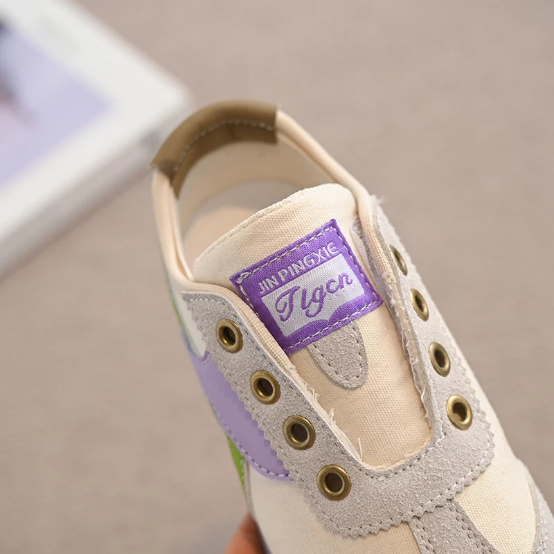 어린이 캔버스 신발 2025 봄 소년과 소녀를위한 새로운 스타일 부드러운 밑창 편안한 캐주얼 보드 신발 Forrest Gump 신발
