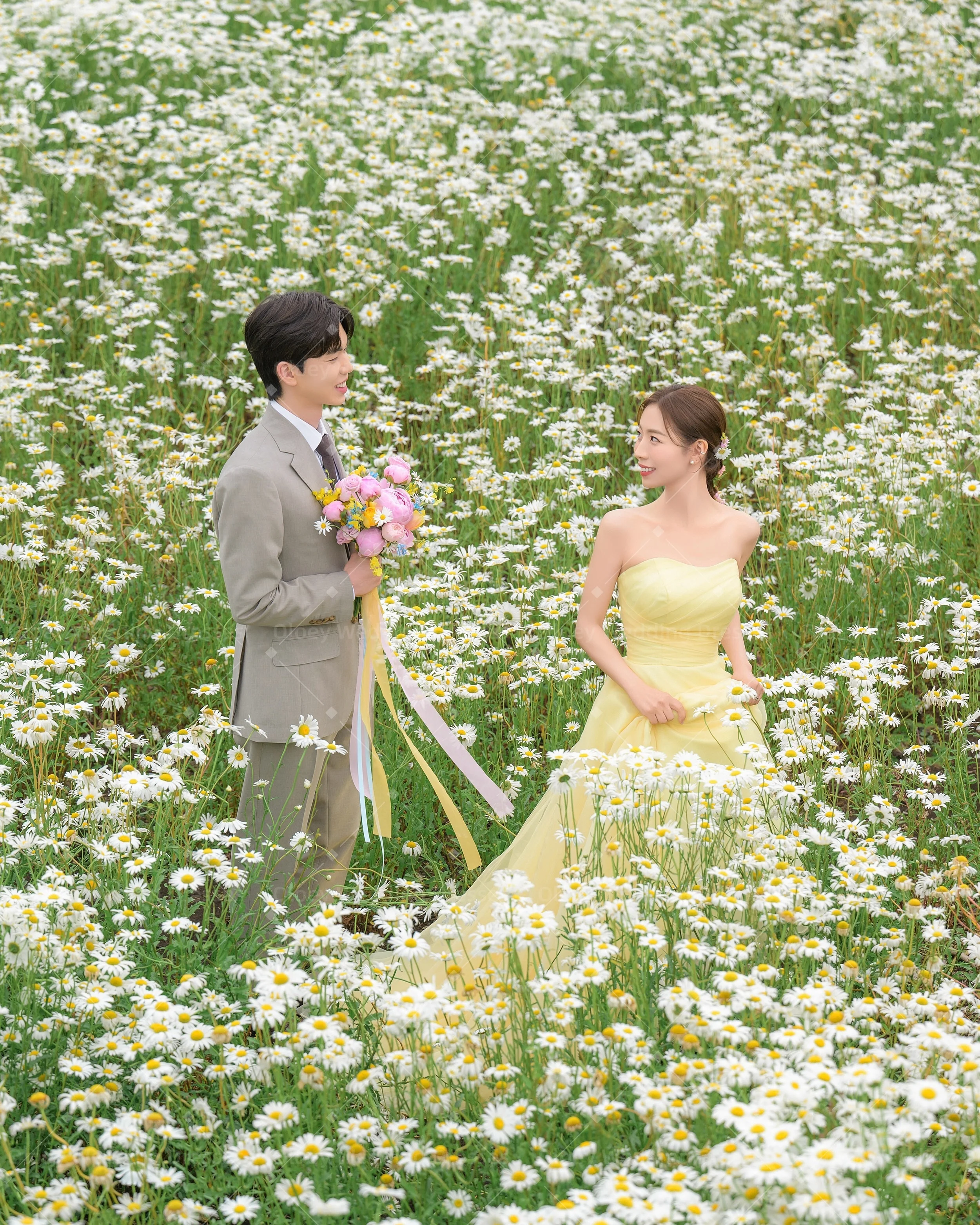 Oloey Customized 2027 Light Yellow Organza Wedding Dress Strapless Simple A-Line Outdoor Bridal Gown Evening Party Dress