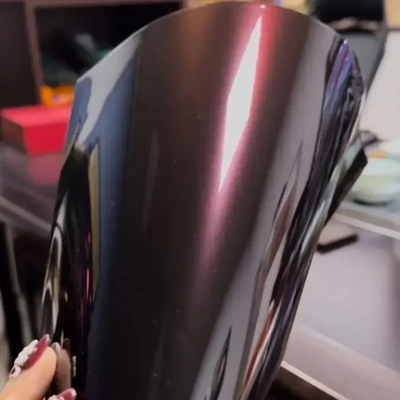 

Chameleon black magic red film, TPU material, high-end car color changing film 1.52 * 15m - very suitable for vehicle protection