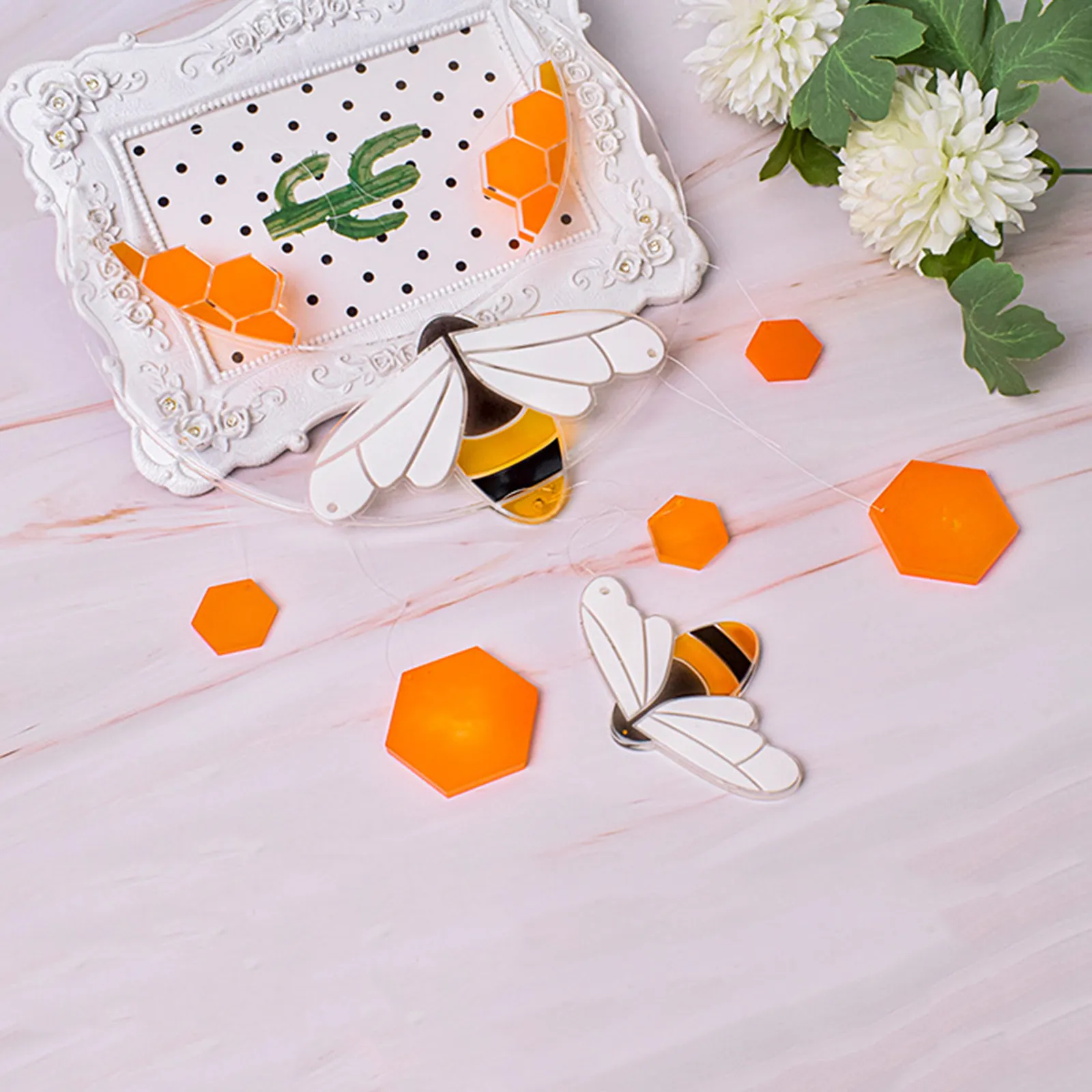 

1Set Moon Bee Shaped Silicone Resin Mold Easy Demold DIY Pendant Casting Mold for Epoxy Uv Resin Crafts Wind Chime Decor