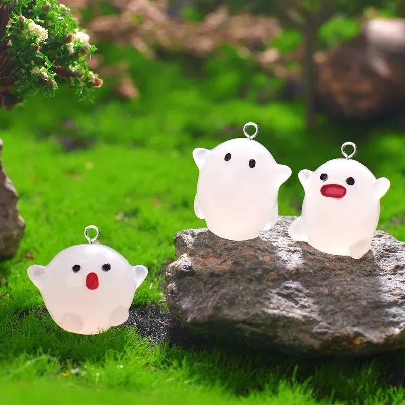 10Pcs Lovely Glow In The Dark White Ghost Resin Charms Kawaii Mini Pendants DIY Craft Findings For Earrings Keychain Jewelry