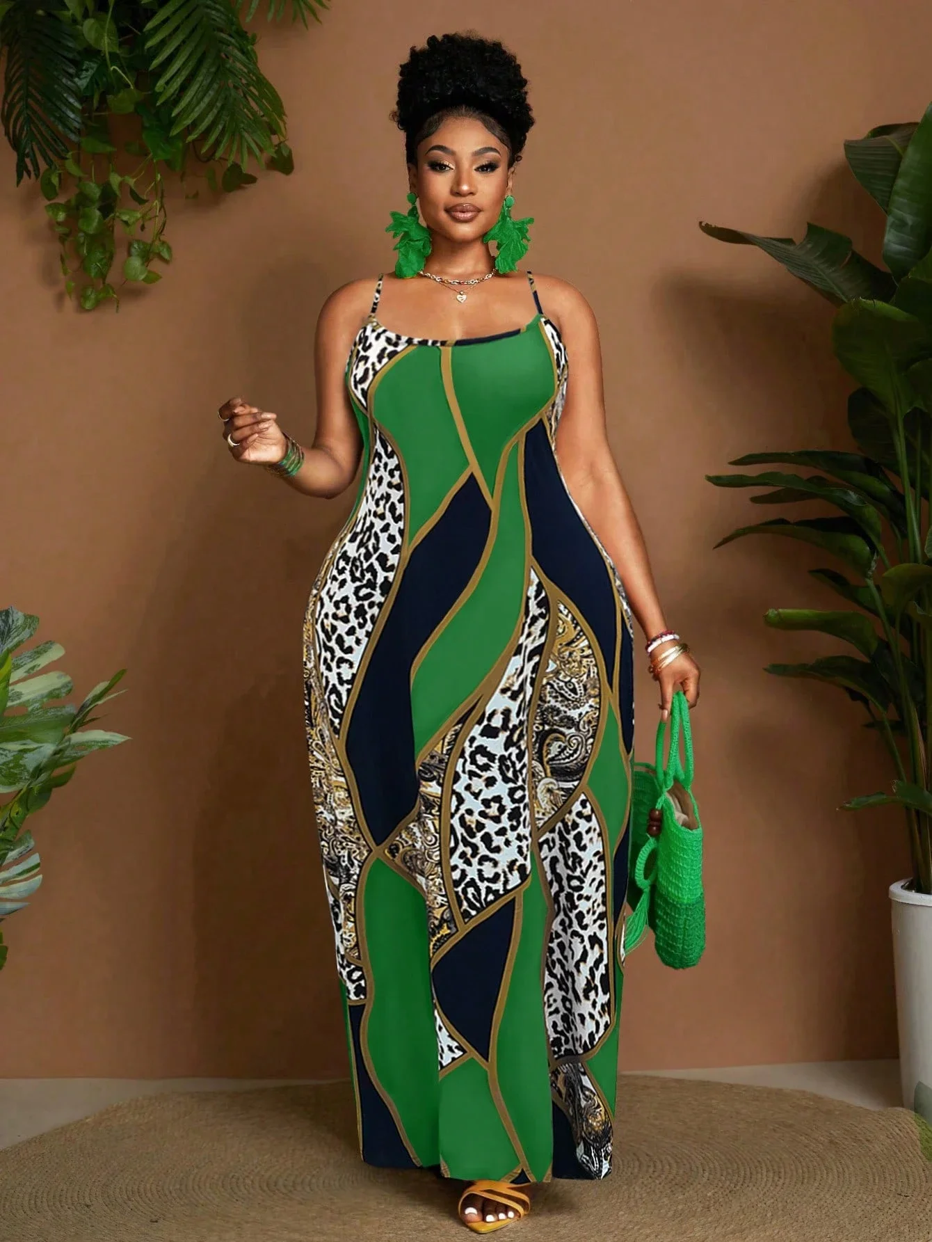 

Elegant Green Plus Size Maxi Dress With Leopard And Geometric Print, Stretch Knit For Casual Beach Or Date Wear