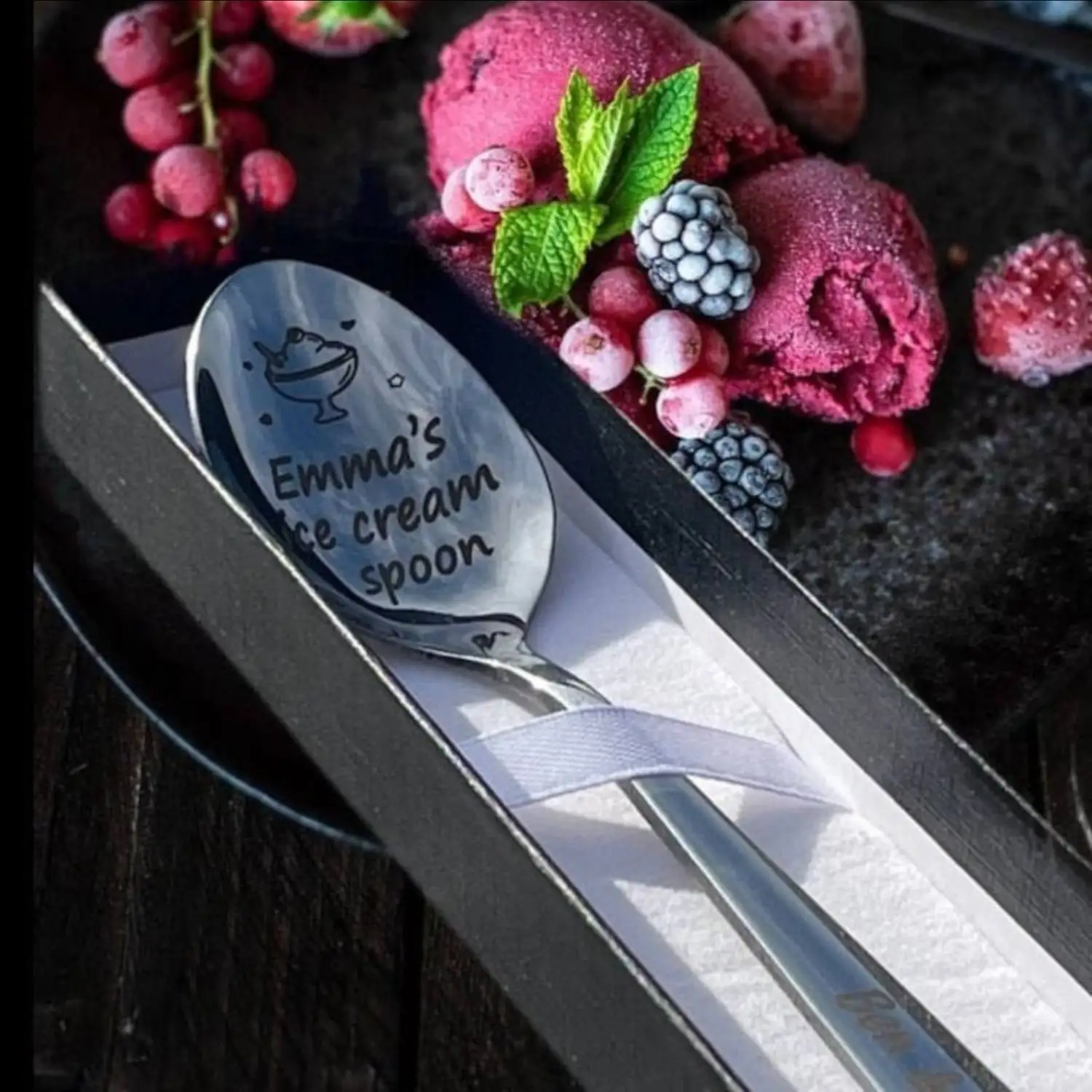 ملعقة آيس كريم، ملعقة اسم محفورة، ملعقة صغيرة مخصصة، تصميم مخصص مع الاسم والشعار، ملعقة مختومة يدويًا. إيما آيس سي #1