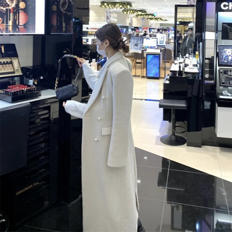 

2023 Autumn and Winter New White High end Suit Collar Loose Over Knee Thickened Mid length Wool Coat Women's Trend