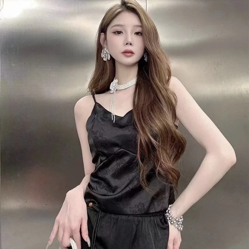 Nowa chińska satynowa bluzka na ramiączkach z haftem, damska, do noszenia pod ubraniem, letnia, modna, wyszczuplająca koszulka bez rękawów.