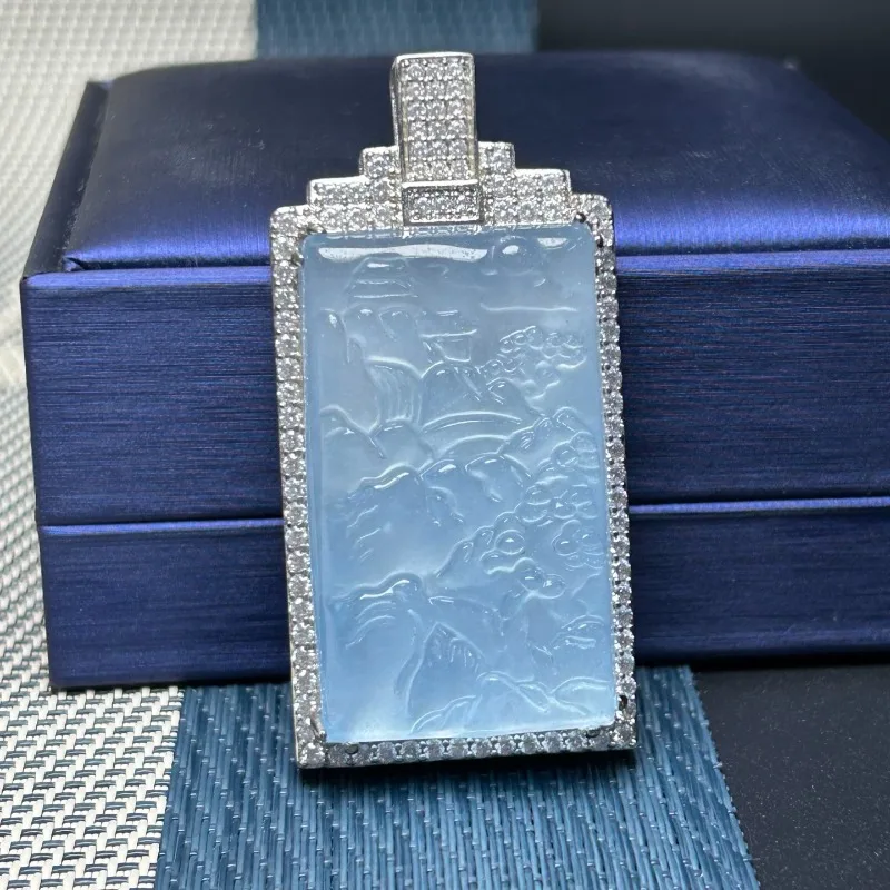 高級アイス・クォーツァイト・ジェイド・ランドスケープ・ペンダント、絶妙で、ファッショナブルで、エレガントです。