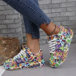 Sneakers Casual da donna 2023 Fashion New Painted Graffiti Lace Up scarpe sportive per le donne scarpe da corsa piatte da donna in pelle Pu