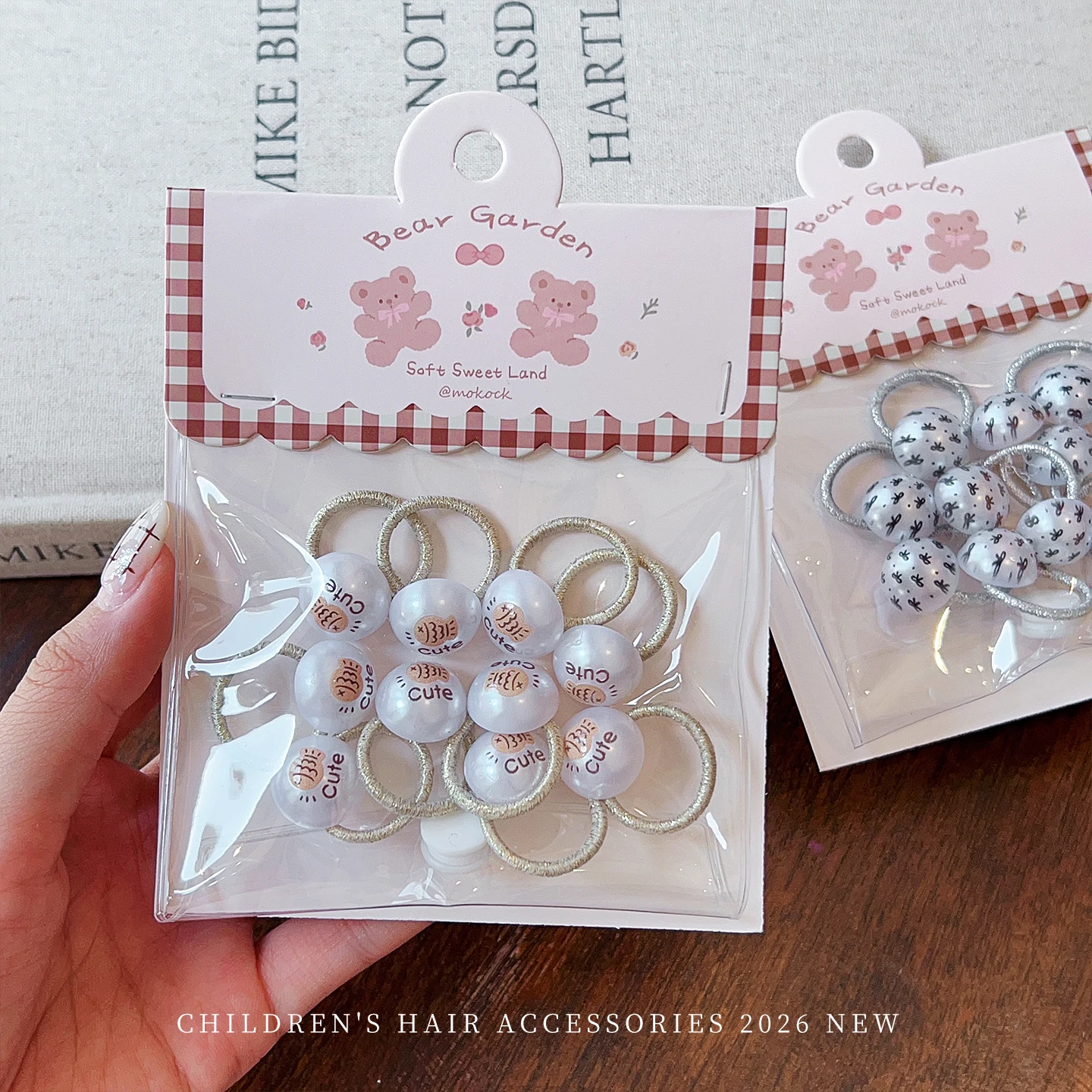 Haargummis mit Perlenmuster für Kinder, niedliche Bären- und Buchstabenmotive, Blumenmuster, elastische Haarbänder, Mädchen-Pferdeschwanz-Halter, süßes Haar-Accessoire für Kleinkinder. – Detail 6