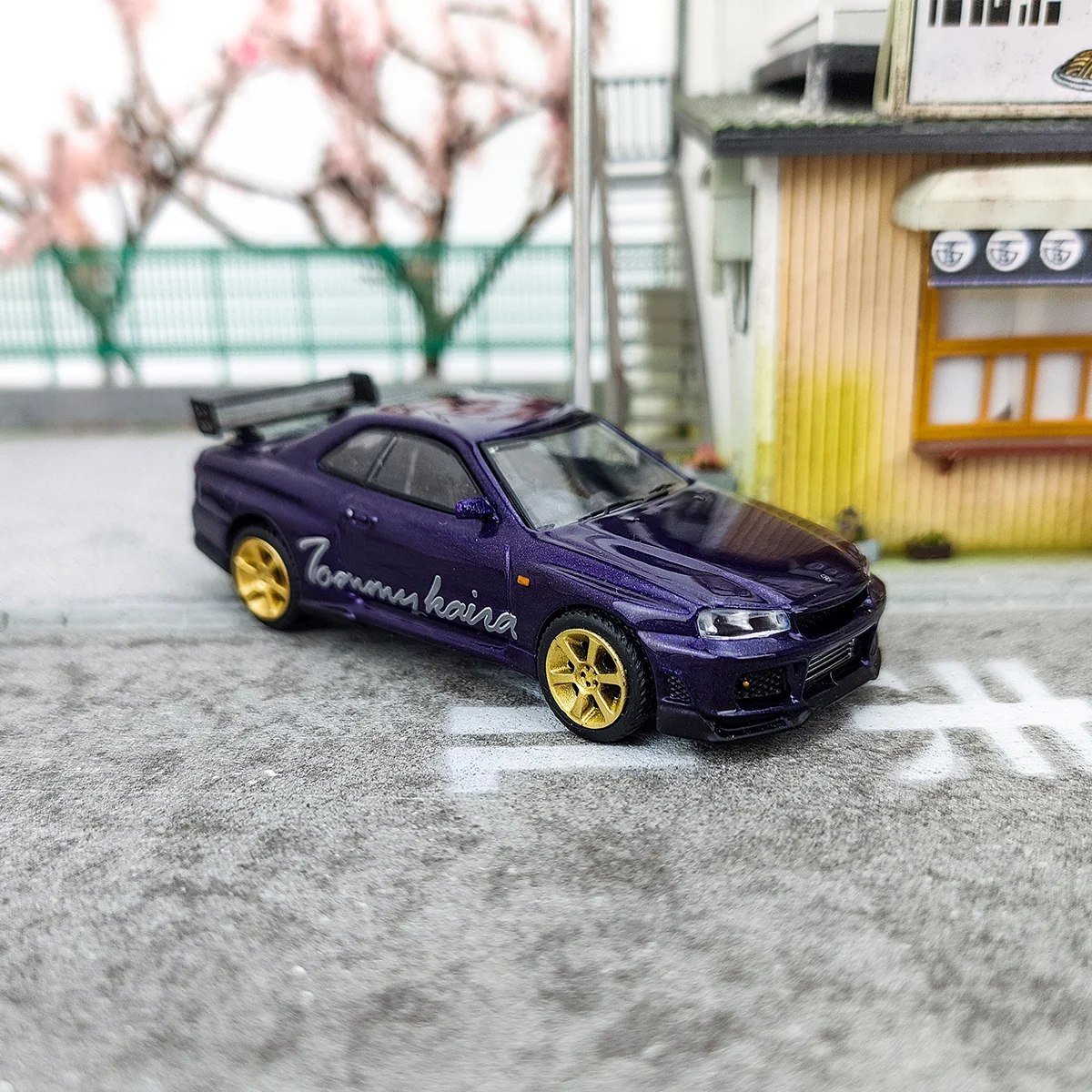 

Модель автомобиля Nissan Skyline GT-R R34, масштаб 1:64