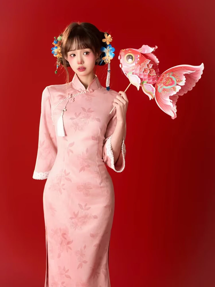 

Новогодний ретро-костюм для фотостудии в нежном художественном стиле: традиционная китайская женская мода Весна 2025