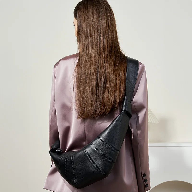

High quality leather croissant bag oblique span lazy feeling croissant leather one shoulder oblique span dumpling bag women
