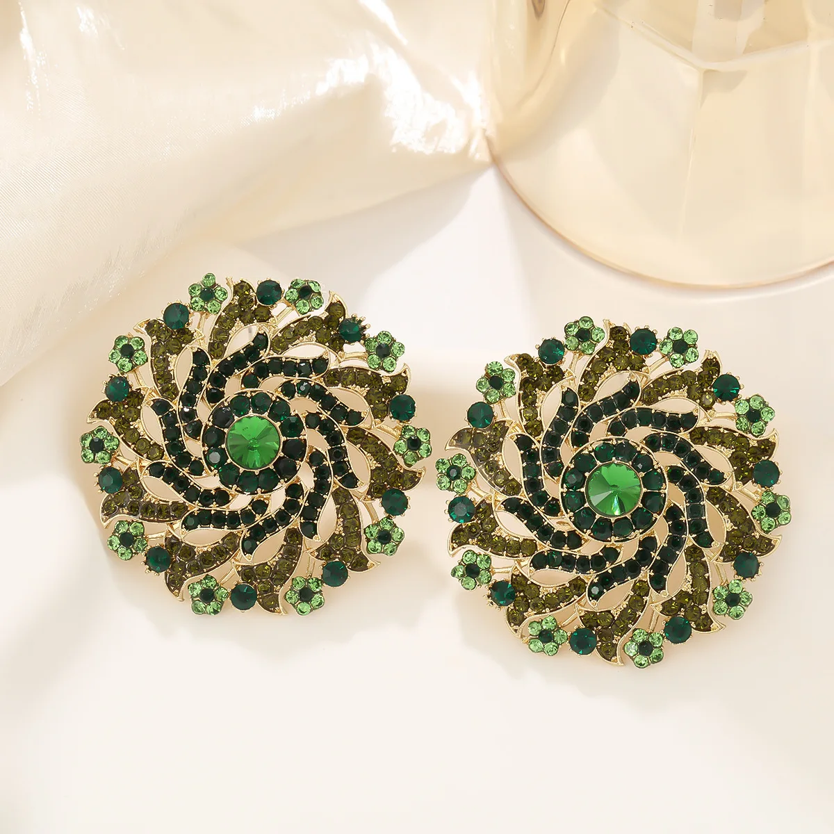 Hot-selling flash diamond-encrusted flower earrings women's exaggerated high-end fashion stud earrings temperament socialite din