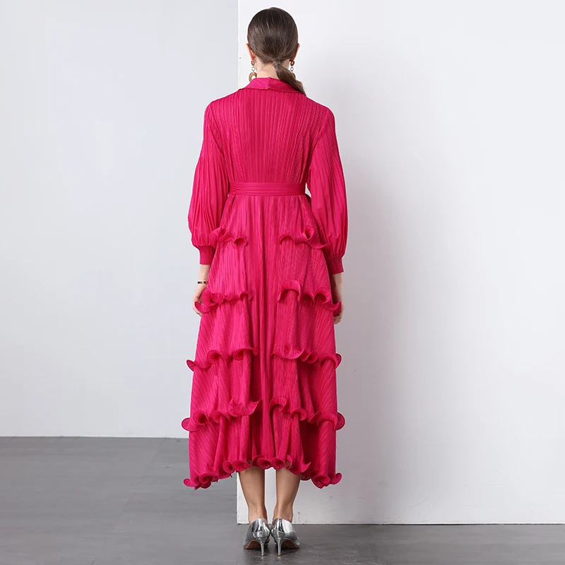 Vestido e de manga crida com saia em camadas, gola x, bordados elabos, manga tipo lanterna, tamanho ande f...