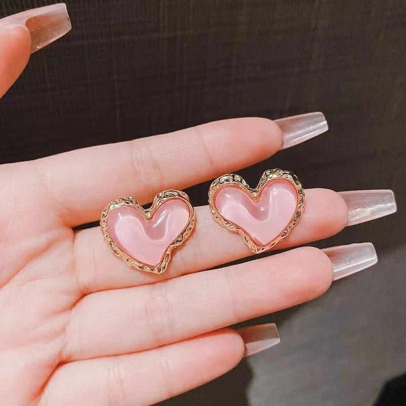 2026 New Vintage Pink Heart Stud Earrings for Women Gold Metal Frame clear resin Sweet Love Heart Fashion Ear Jewelry Party Gift