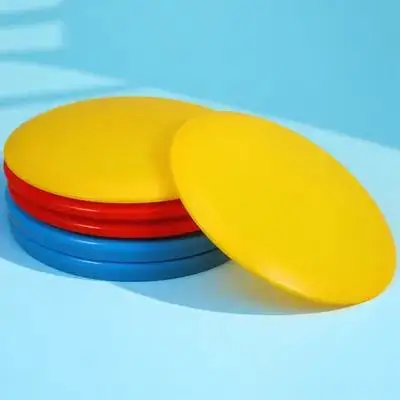 تتضمن مجموعة معدات الجولف ذات القرص الممتاز مع أقراص مضارب متوسطة المدى