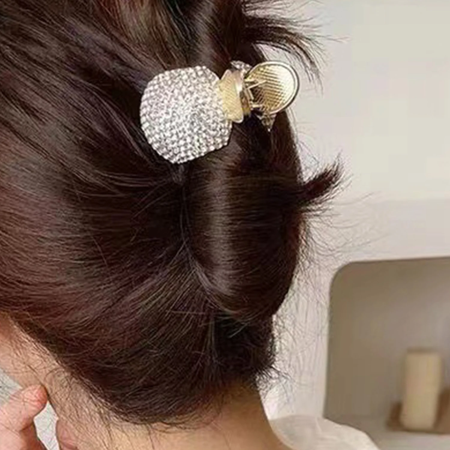 Horsetail Buckle Hair Claws Clip Women Girls Hair Accessories Ponytail Clip Rhinestone Hair Clip Shark Clip Hair Grip