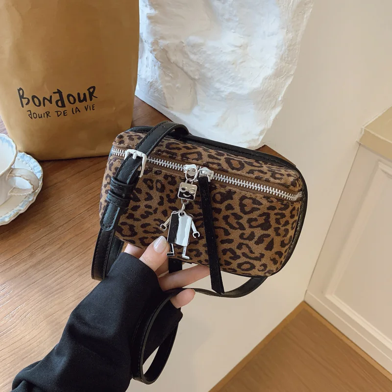 

Winter Popular Popular Women's Matte Mobile Phone Bag 26 New Designer Atmosphere Versatile High-quality Soft Leather Women's Bag