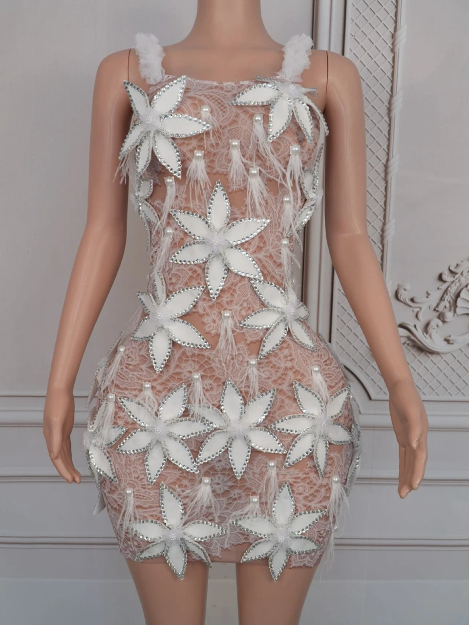 زهرة بيضاء عيد ميلاد الحفل أداء الملابس قبالة الكتف قطع شبكة الترتر فساتين النساء حزب النادي الليلي الزي
