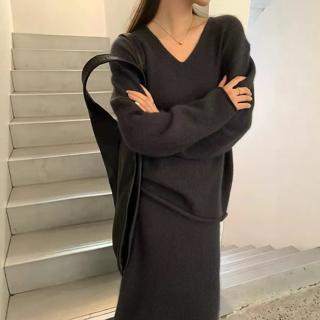 سترة محبوكة برقبة على شكل حرف v نصف تنورة طقم نسائي مكون من قطعتين لخريف وشتاء 2025 طقم فستان صوفي جديد #3