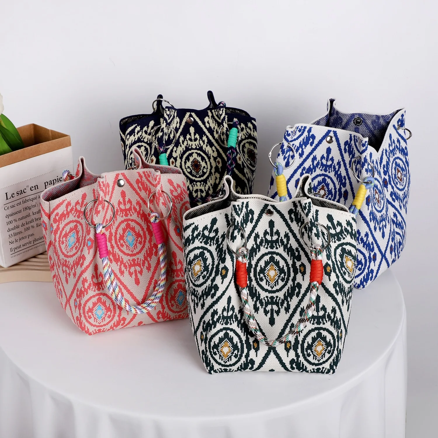 bolsa-de-mao-Etnica-de-xinjiang-souvenir-turistico-presente-artesanal-fecho-magnetico-bolsa-quadrada-de-tecido-macio-unissex