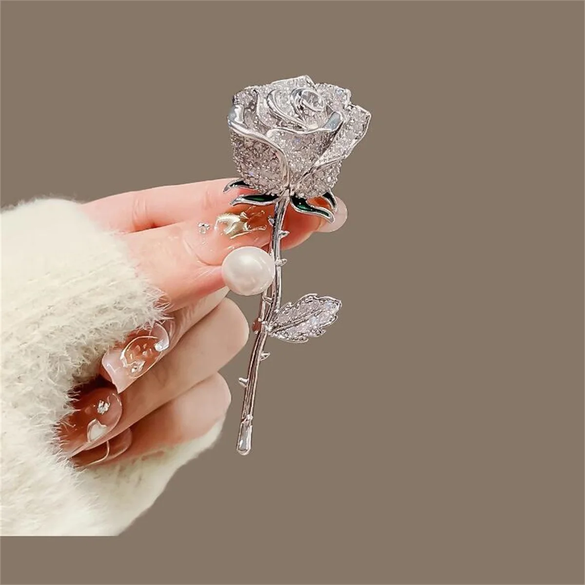 1Pc Fashionable Rose Brooch Zinc Alloy Crystal Women's Jewelry Exquisite Shiny Shirt Backpack Versatile Daily Wear Accessories