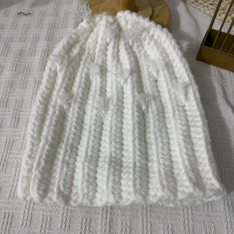 Winterwarme, personalisierte, handgestrickte, bunt gestreifte Strickmütze, modische Quasten-Ohrschutz-Beaniemütze für Damen – Detail 3