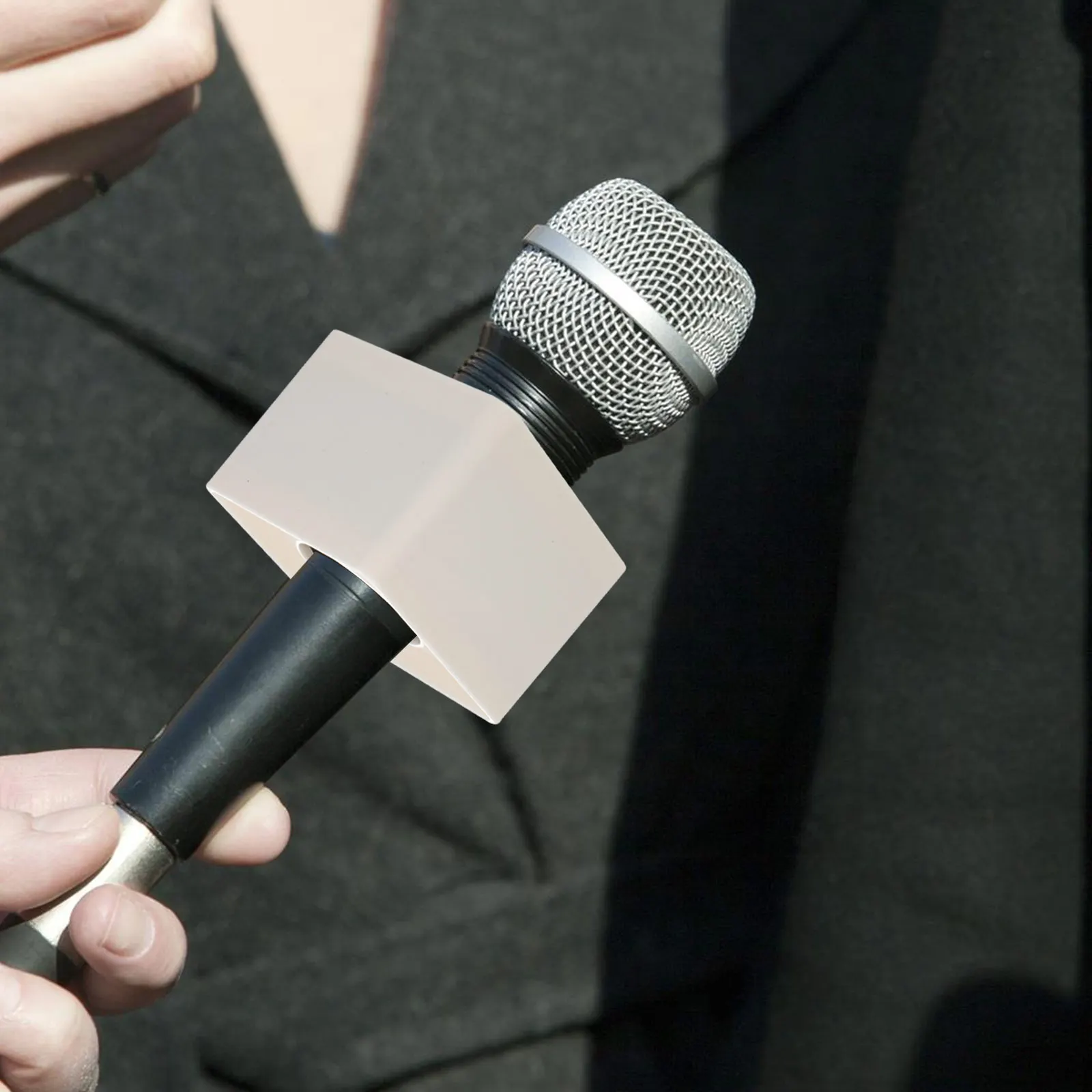 

2pcs ABS Microphone Station Logo Square Microphone Station Logo for Interview DJ Equipment Accessory Desk