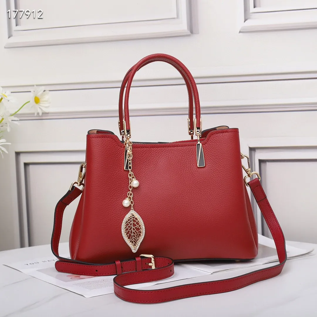 

2026 New Ladies Genuine Leather Handbag Young Girls Cow Leather Tote Bag Fashion Ladies Shoulder or Crossbody Bags