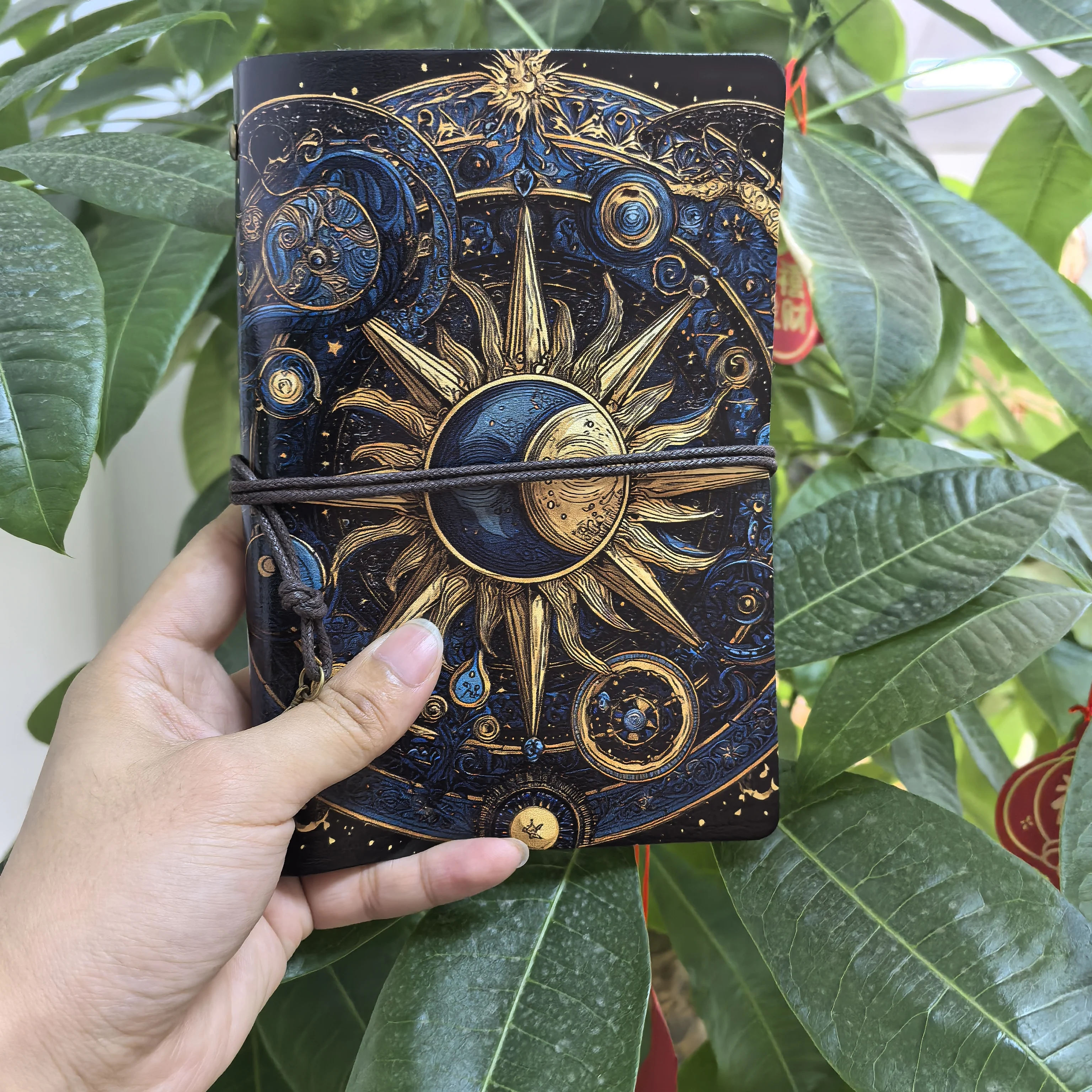 Sun Moon Tarot Vintage Journal, A6 Retro-Notizbuch mit Schnurverschluss, Dark Academia Celestial Schreibwaren-Geschenk, Geschenk für Hexenliebhaber – Detail 1