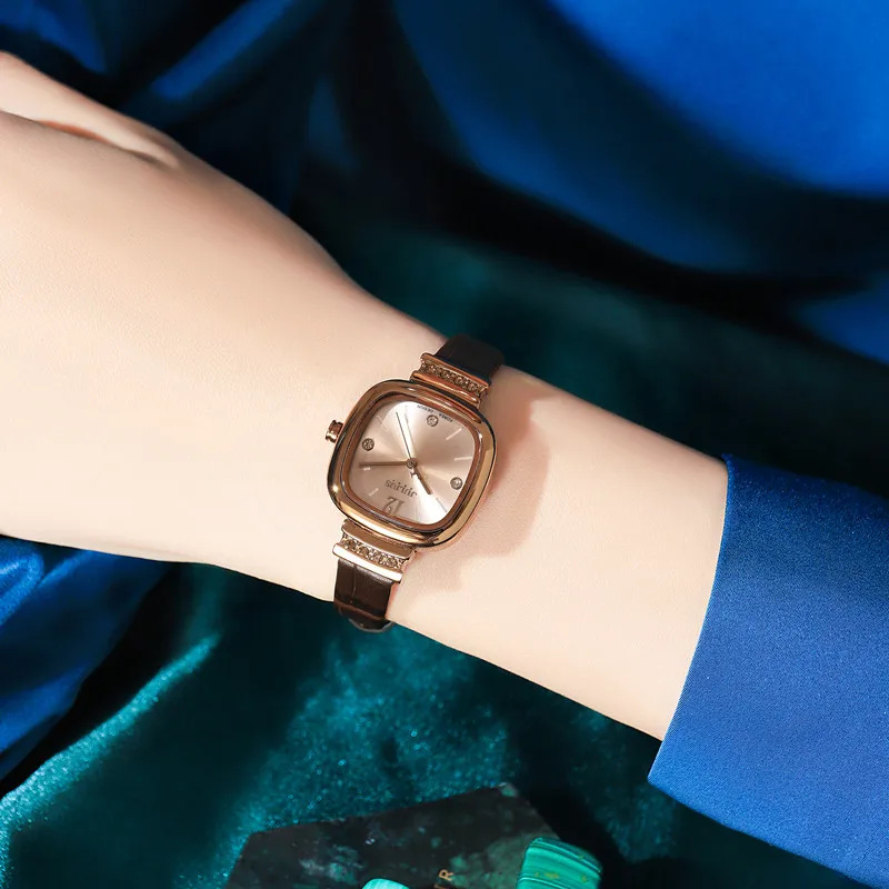 Women's trendy and stylish small square watch, simple Korean style retro leather strap, women's student wristwatch