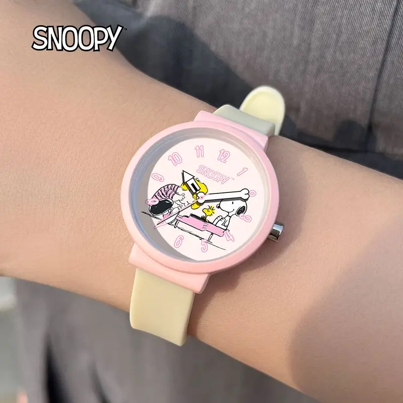 Snoopy kawaii anime peripheral cartoon watch female student fashion cartoon cute trend waterproof children\'s cute quartz watch