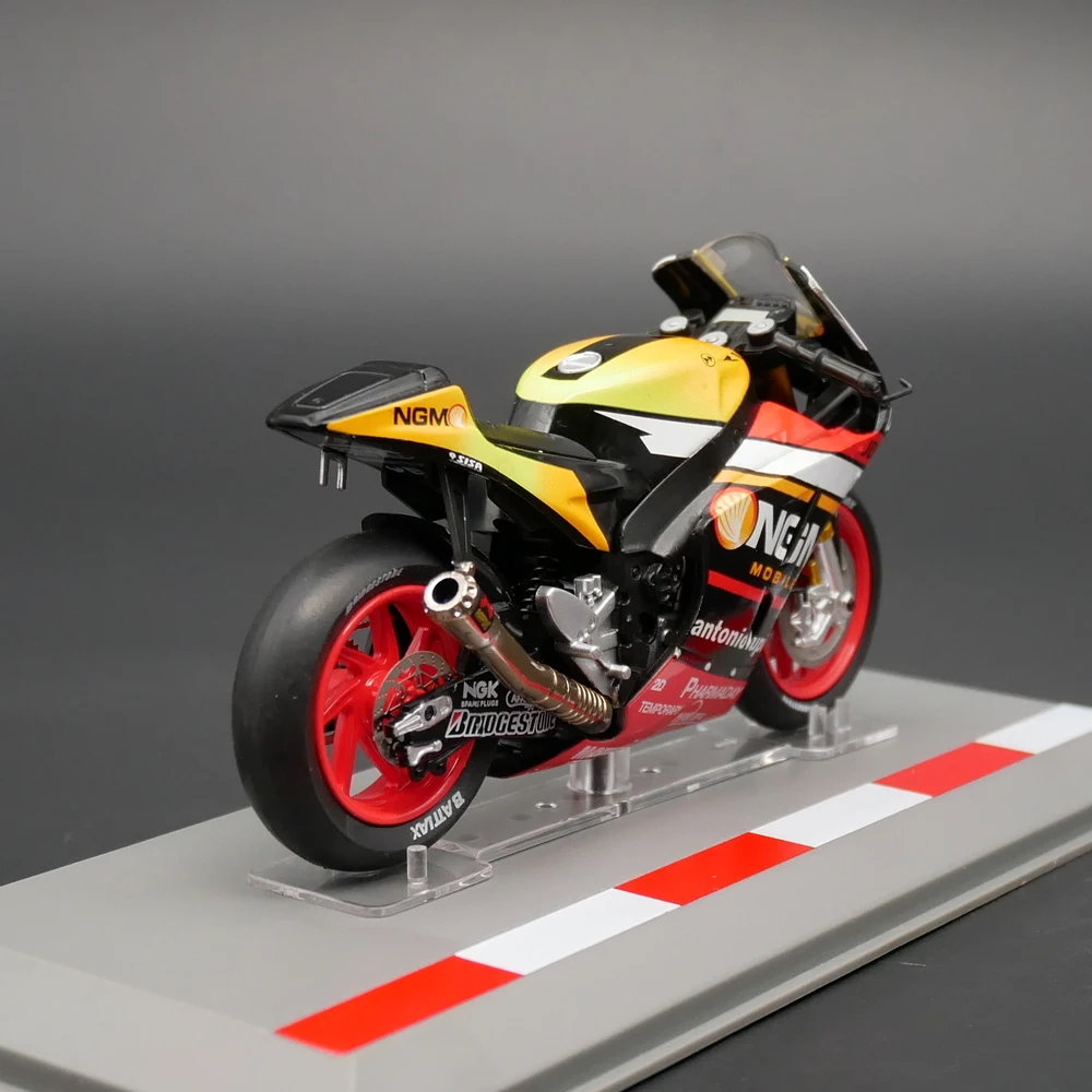 Diecast Ixo Scala 1:18 Moto GP 2014 YAMAHA YZZR -M1 Yamaha Auto da corsa a motore Giocattolo da collezione Regalo Souvenir Display Ornamento