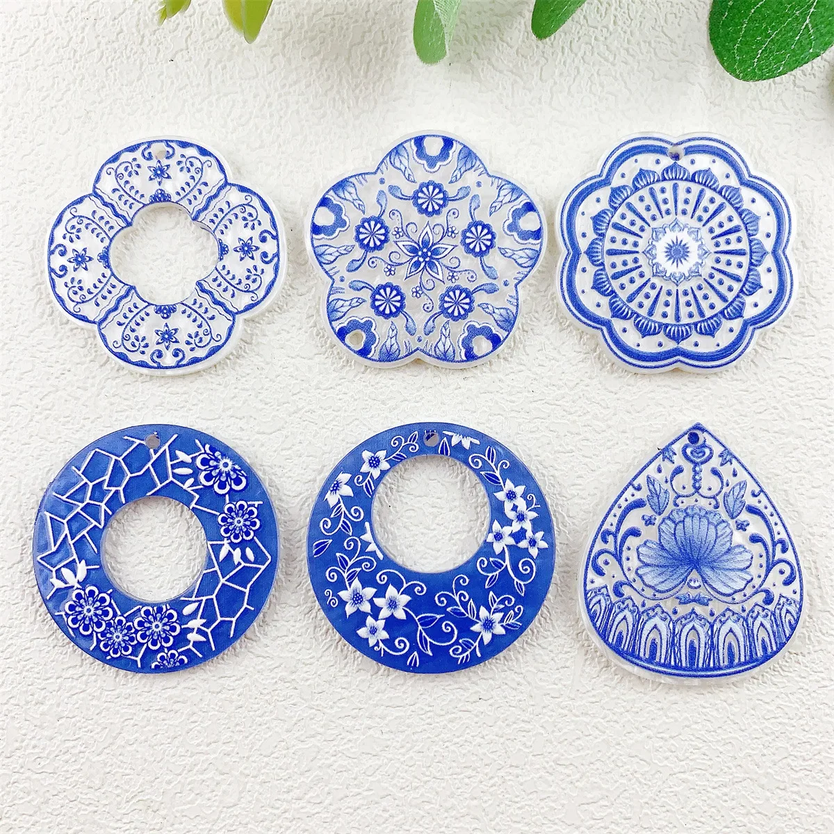 

50pcs DIY Mix Acrylic relief print imitation of blue and white porcelain Pendant Jewelry Accessories Bracelet Earrings