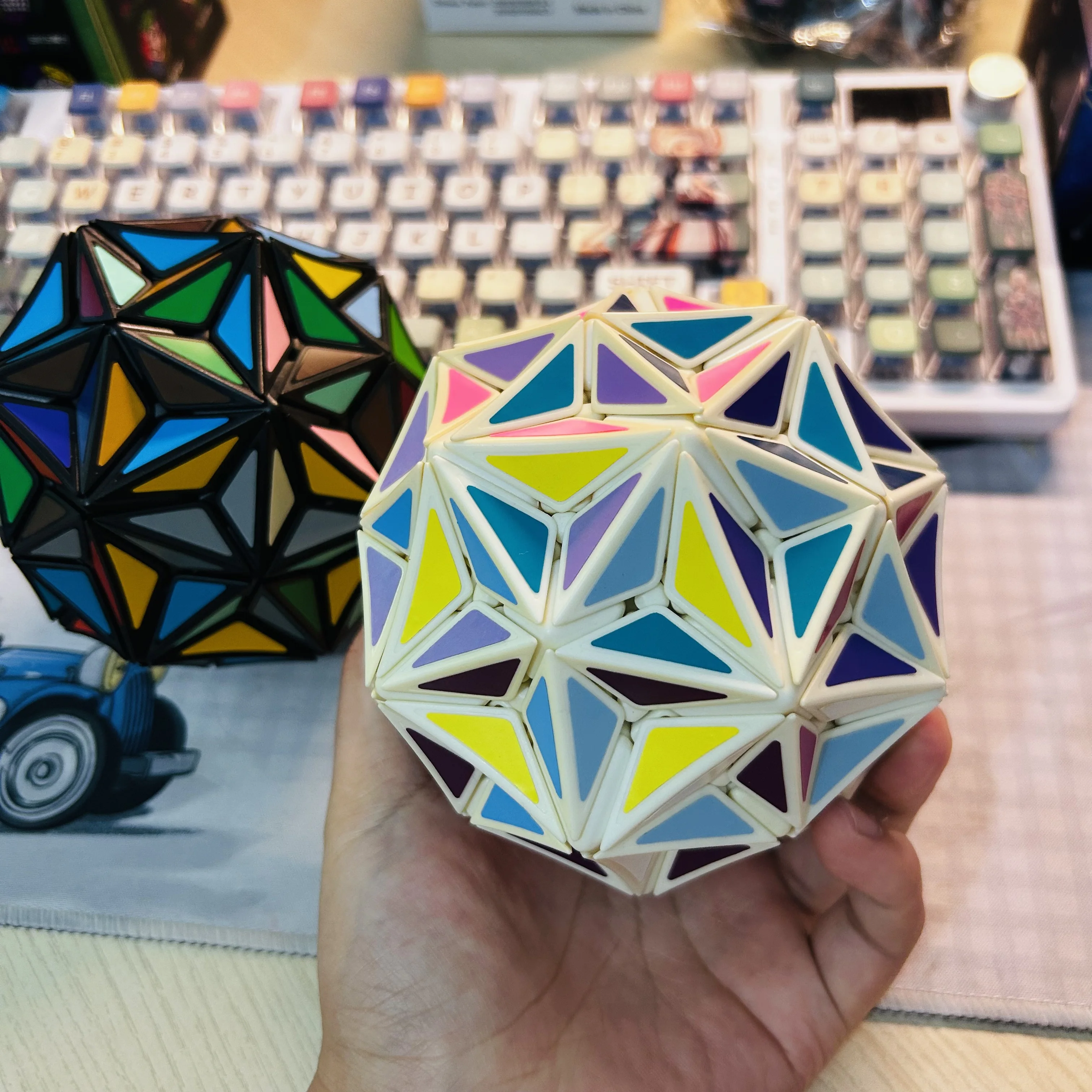 VerryPuzzle Football V3 Cube Magic Cube  Puzzle Black Body Collection Toys