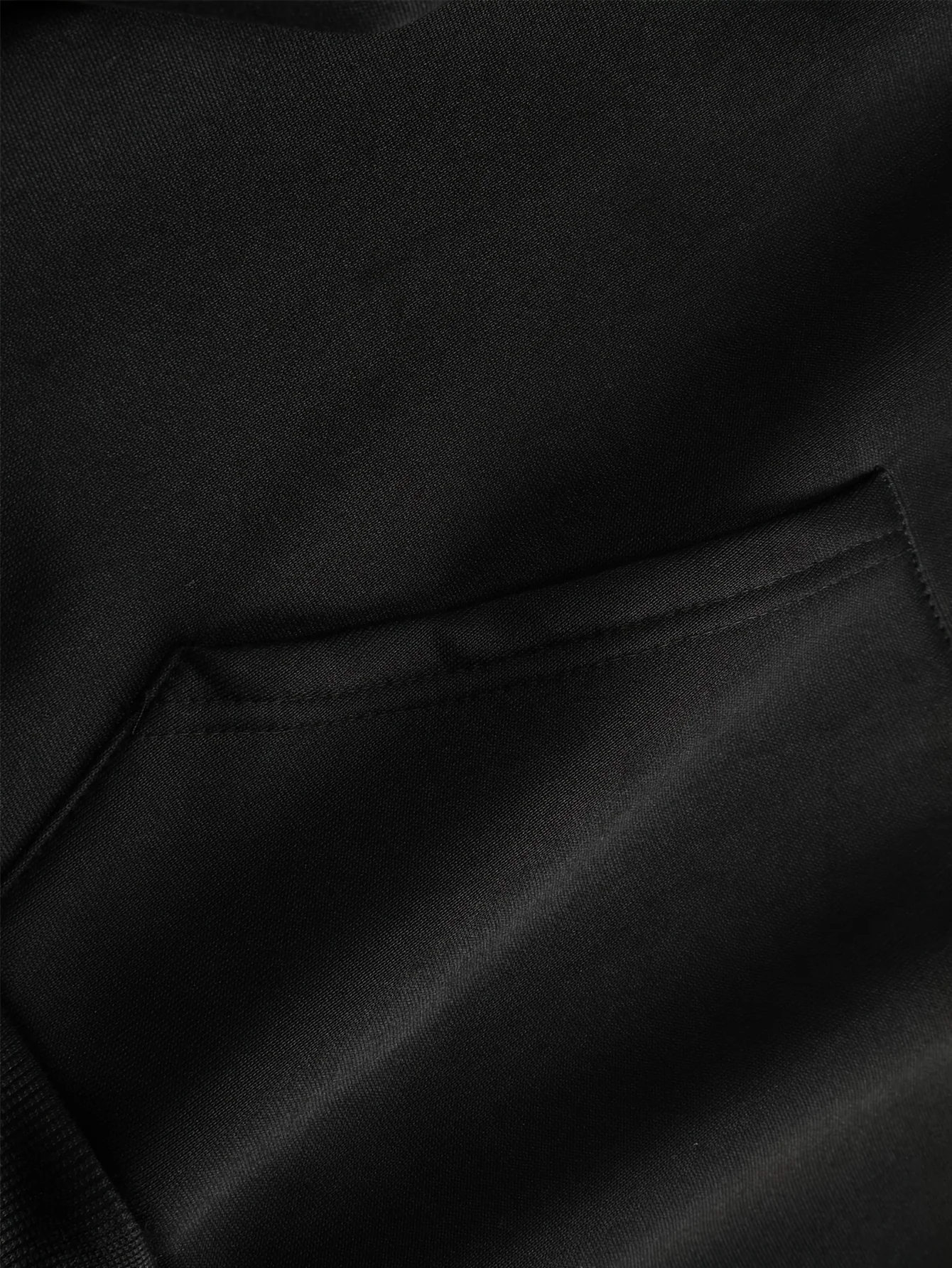 سويت شيرت كاجوال بغطاء للرأس للرجال مع طباعة حروف "LIBERATION" جريئة وجيوب أمامية وغطاء رأس برباط - بلوفر جرافيك