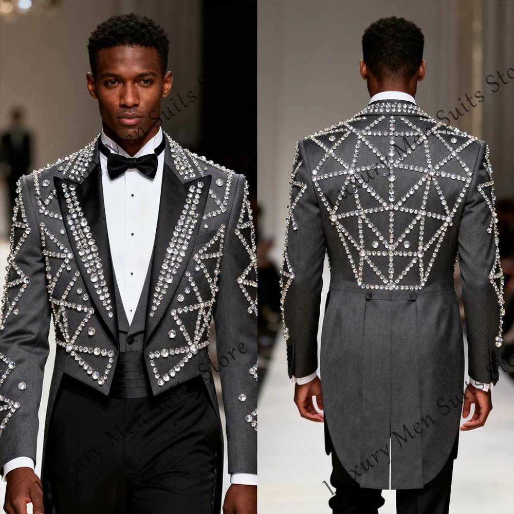 

Exquisite Crystal Men Suits 3 Pieces Peaked Label Tuxedos Wedding Groom Tailcoat 2025 Customized Blazer Pants Vest ropa hombre