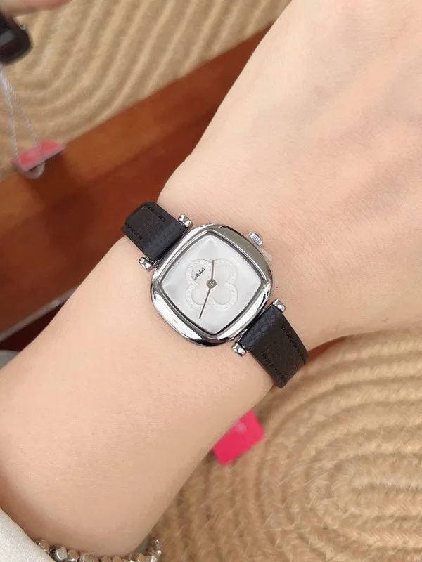 Black and gold mini sugar cube watch for womena luxurious retro style a highquality luxury wristwatch and a great gift for girls